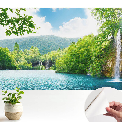 Tapet autocolant perete O cascadă în inima naturii