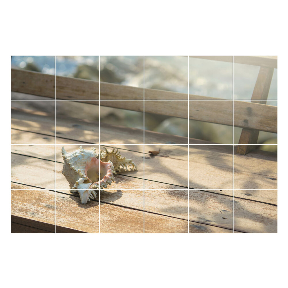 Autocolante gresie si faianta Scoică pe un fundal de lemn