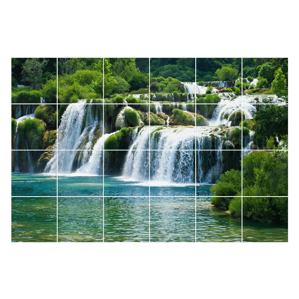 Autocolante gresie si faianta Cascade în împrejurimi verzi