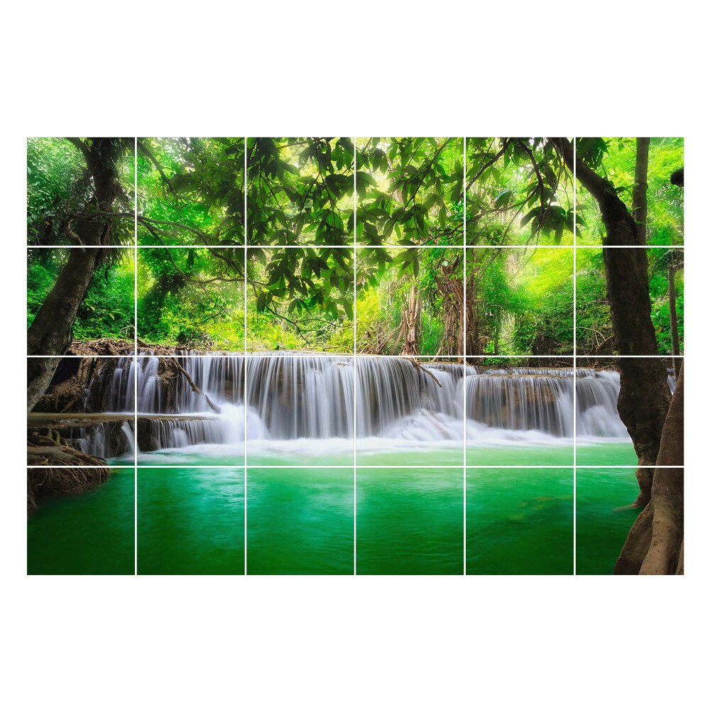 Autocolante pentru gresie Cascadă în pădurea verde