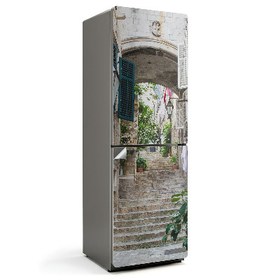 Autocolant pentru frigider O stradă fermecătoare cu scări