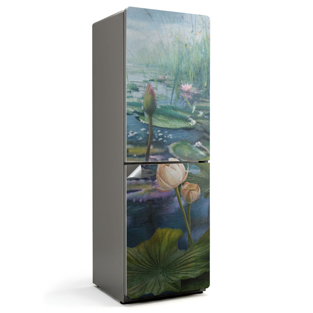 Folie frigider Crini pe suprafața lacului