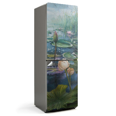 Folie frigider Crini pe suprafața lacului