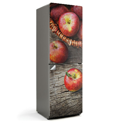 Folie frigider Mere într-un coș de răchită