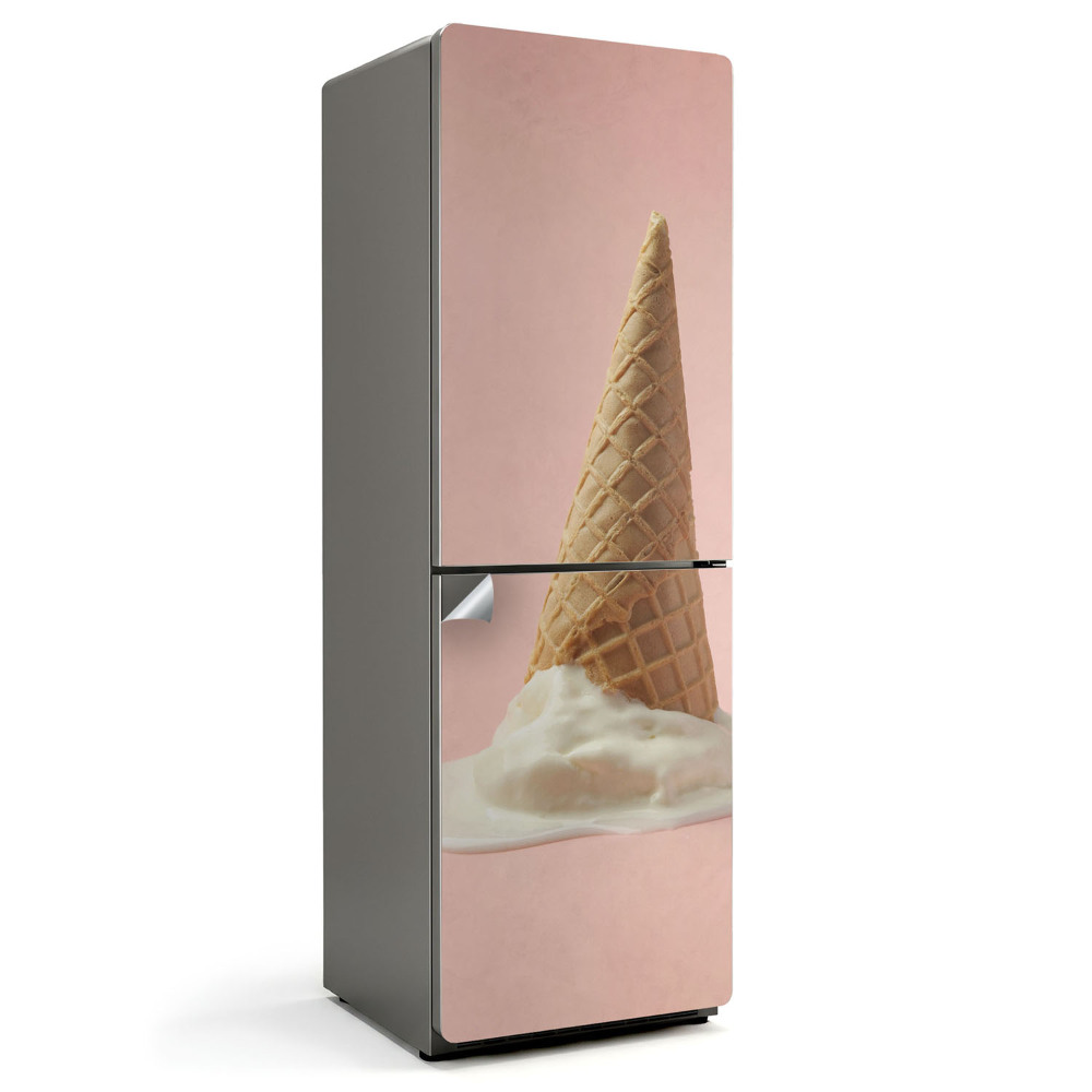 Folie pentru frigider Înghețată într-un cornet de vafe pe masă