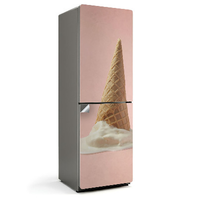 Folie pentru frigider Înghețată într-un cornet de vafe pe masă