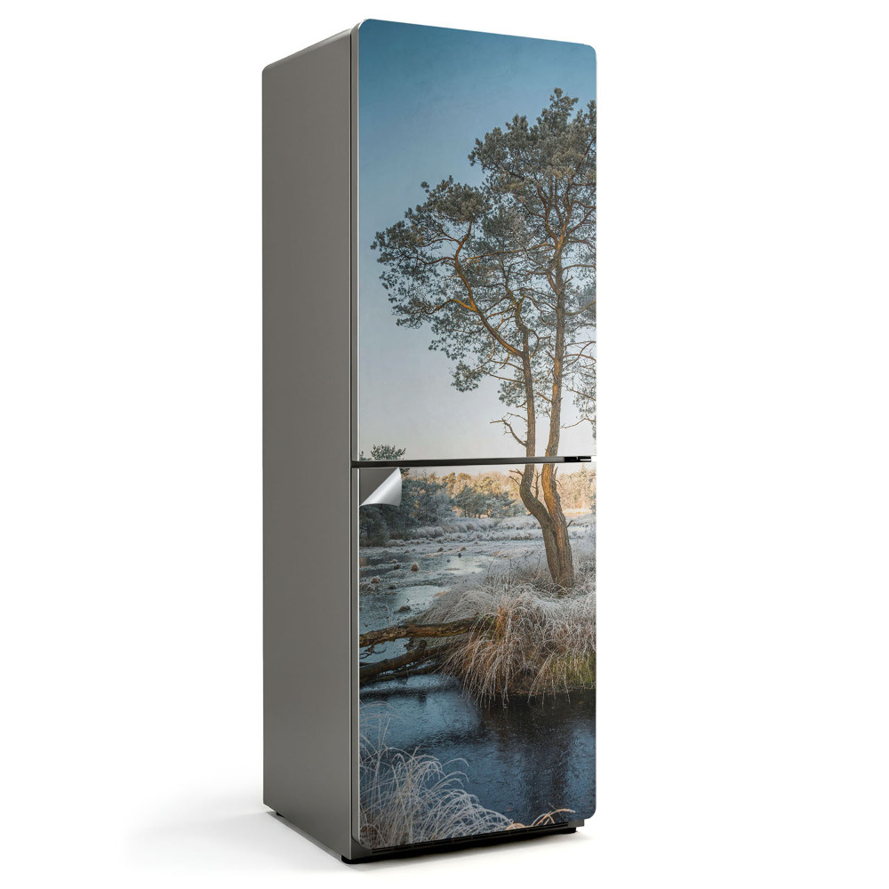 Autocolant pentru frigider Peisaj de iarnă cu un copac
