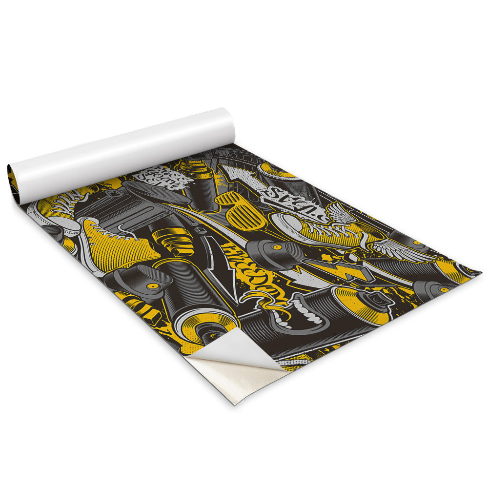 Folie autocolanta mobila Model de tineret cu spray graffiti