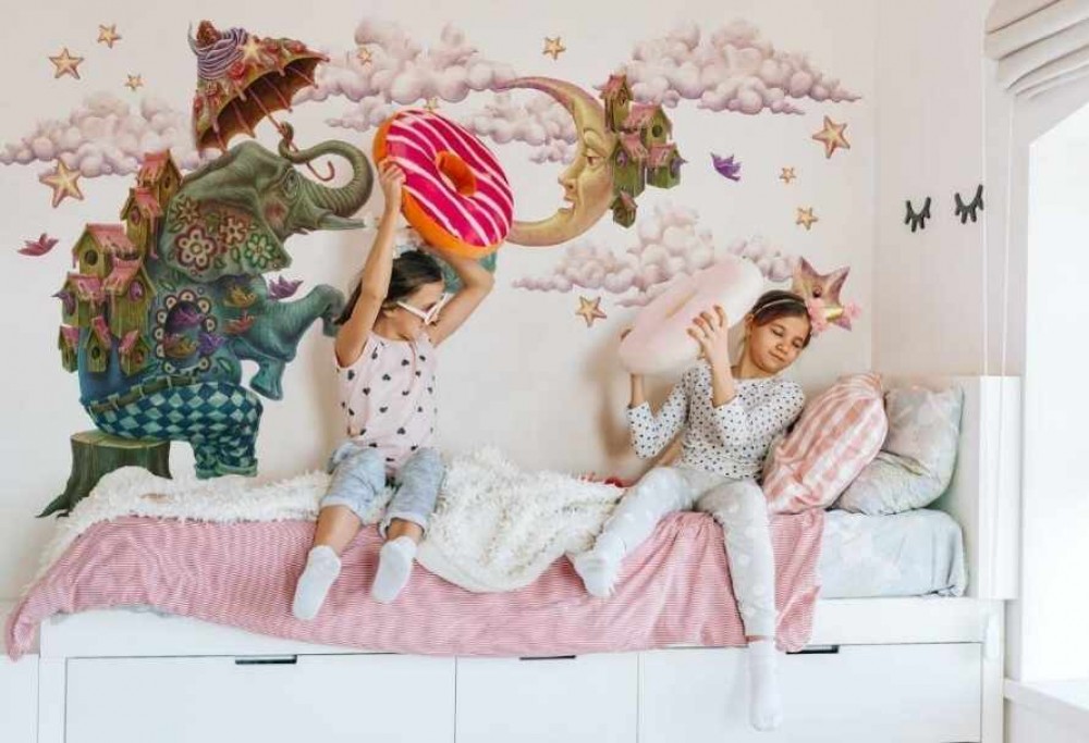 Autocolante de perete pentru copii - cum să schimbi o cameră în câteva minute?